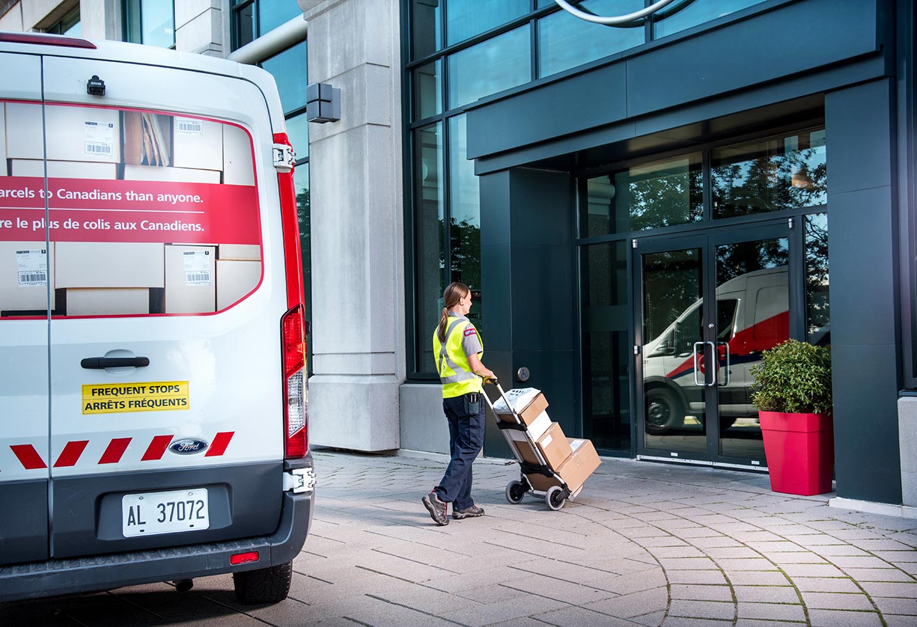 Delivery agent using a dolly to deliver packages to a building