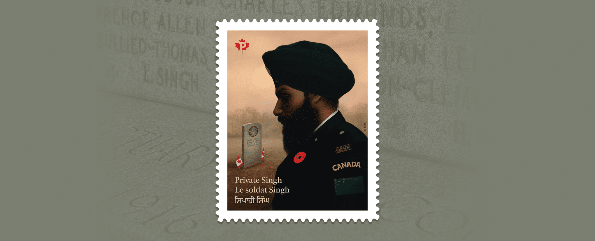 Un timbre présente l’image d’un soldat sikh canadien qui rend hommage aux personnes qui ont servi. On peut y lire « Le soldat Singh » en français, en anglais et en punjabi. À l’arrière-plan, un cénotaphe sur lequel sont gravés deux noms.