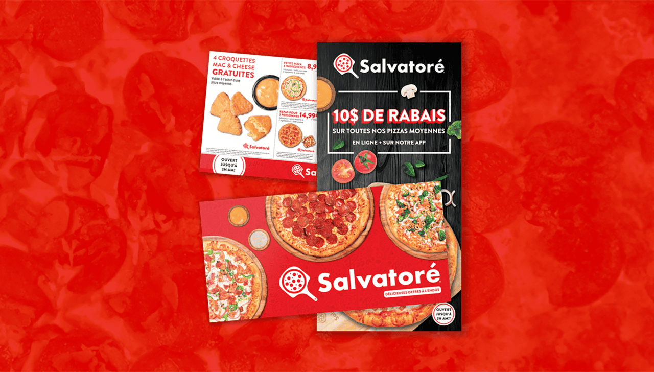 Un dépliant postal de Pizza Salvatoré comprenant une série de coupons et d’offres promotionnelles.